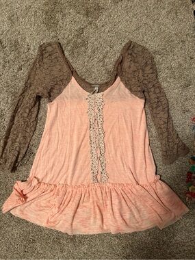 Vintage BKE Peach Ruffled Lace-Front Top with Brown Lace Sleeves